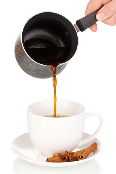 Versare il caffè in tazza isolata su bianco — Foto Stock