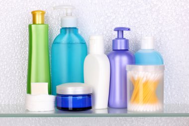 kozmetik ve tuvalet banyo raf