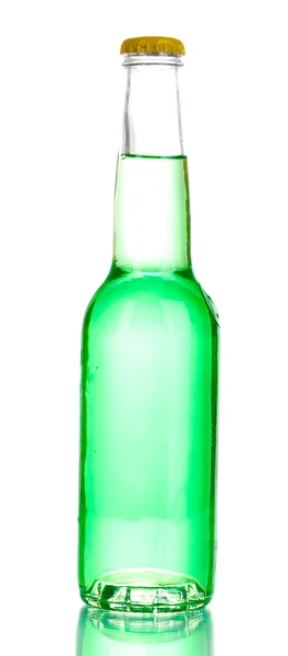 Bebida verde saborosa em garrafa isolada em branco — Fotografia de Stock