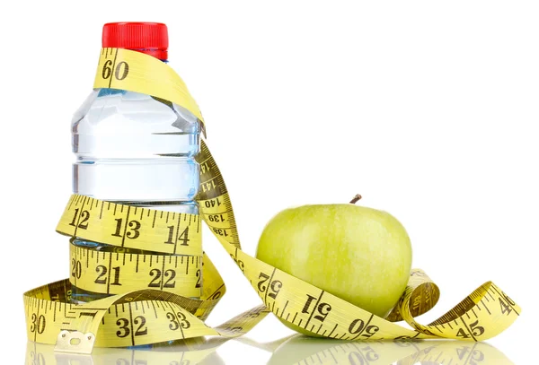 Botella de agua, manzana y cinta métrica aislada en blanco —  Fotos de Stock