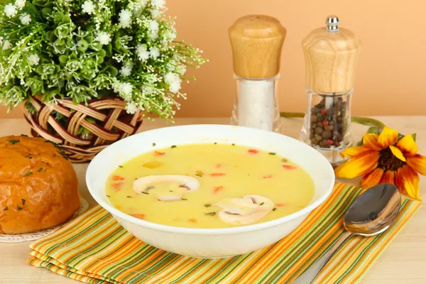 Fragrant soup in white plate on table on beige background close-up — Stock Photo, Image