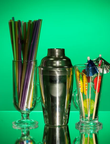 Cocktail shaker and other bartender equipment on color background — Stock Photo, Image