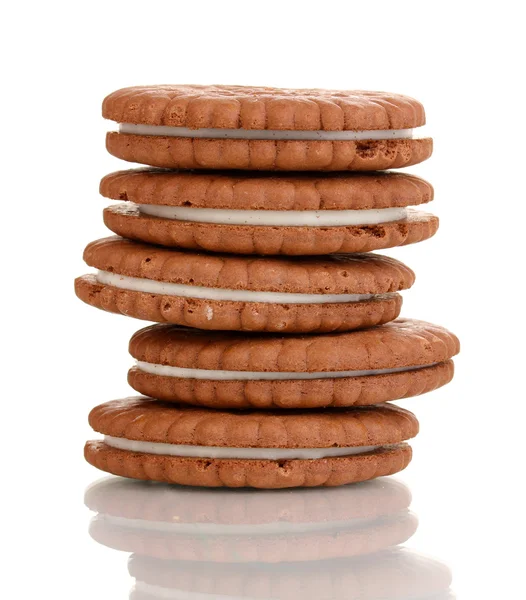 Choklad cookies med krämig skikt isolerad på vit — Stockfoto