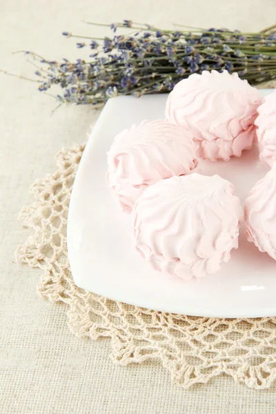 Marshmallows on plate on light background — Stock Photo, Image