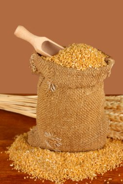 arnautka spikelets üzerinde kahverengi zemin yakın olan torba içinde