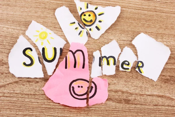 Torn paper with words Summer close-up on wooden table — Stock Photo, Image