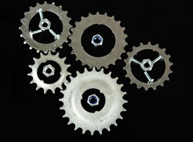 metal cogwheels, somun ve civata siyah izole