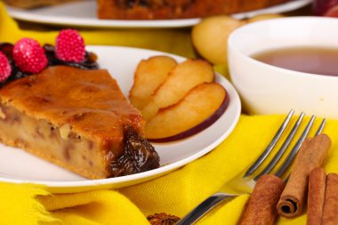 lezzetli pasta plaka üzerinde ahşap tablo