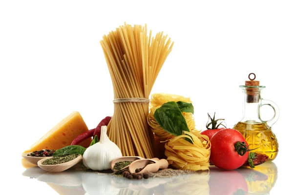 Pasta spaghetti, vegetables, spices and oil, isolated on white — Stock Photo, Image