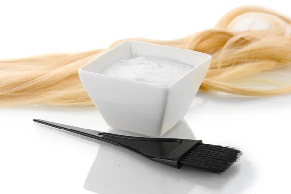 Bowl with hair dye and black brush on white background close-up — Stock Photo, Image