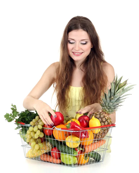 Hermosa mujer con comida saludable en canasta de metal aislada en blanco —  Fotos de Stock