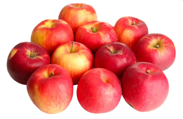 Manzanas rojas jugosas, aisladas en blanco —  Fotos de Stock