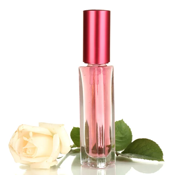 Perfume de mujer en hermosa botella con rosa aislada en blanco —  Fotos de Stock