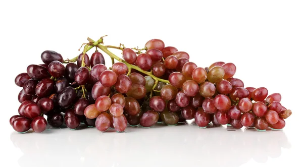 Délicieux raisins mûrs isolés sur blanc — Photo