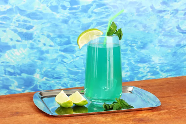 Cocktail on tray on blue background — Stock Photo, Image