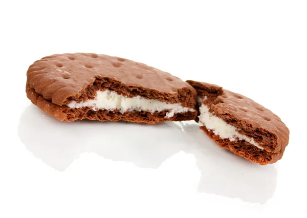 Galletas de chocolate con capa cremosa aislada en blanco — Foto de Stock