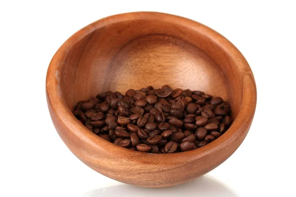 咖啡豆的孤立在白色的木碗 — 图库照片