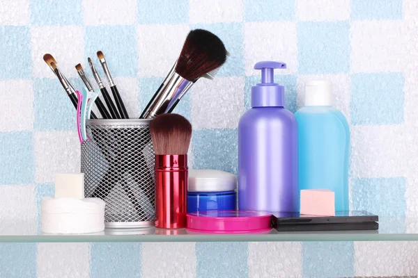 kozmetik ve tuvalet banyo raf