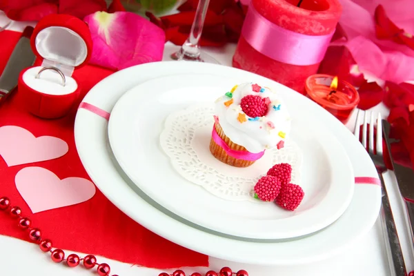 Establecimiento de mesa en honor del primer día de San Valentín — Foto de Stock