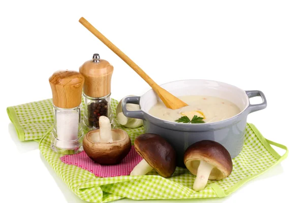 Purée de pommes de terre dans une casserole avec des ingrédients isolés sur blanc — Photo