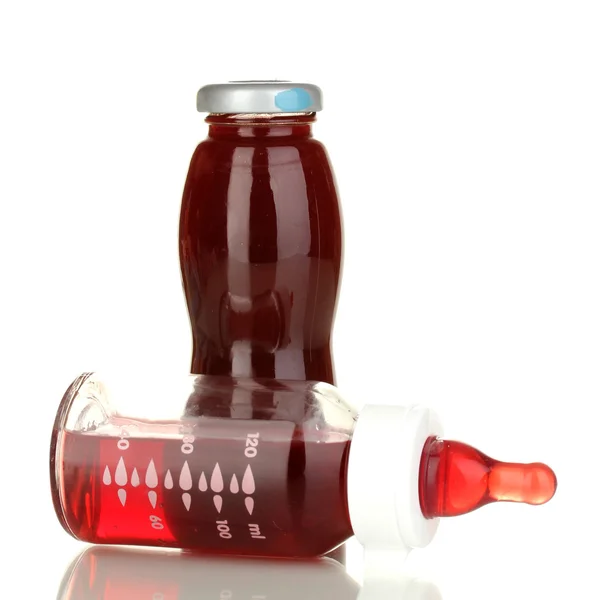 Babyflasche mit frischem Saft isoliert auf weiß — Stockfoto