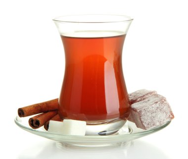 cam üzerine beyaz izole, Türk çayı ve rahat lokum