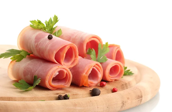 Tasty bacon med kryddor på trä skärbräda, isolerad på vit — Stockfoto