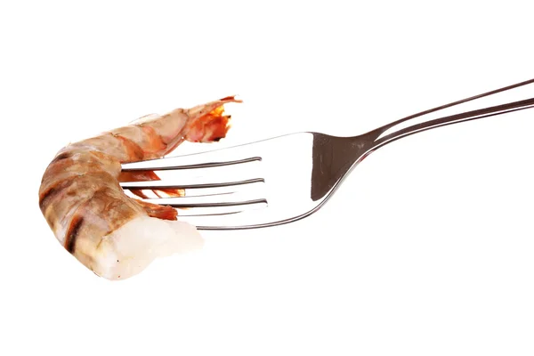 Crevette sur une fourchette isolée sur blanc — Photo