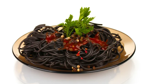 Черные спагетти изолированы на белом — стоковое фото