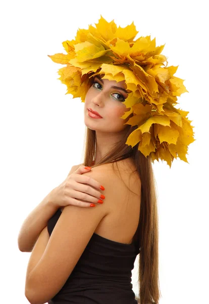 Bela jovem com coroa de outono amarelo, isolado em branco — Fotografia de Stock