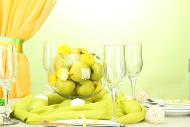 güzel tatil Tablo ayarı ile elma, yakın çekim