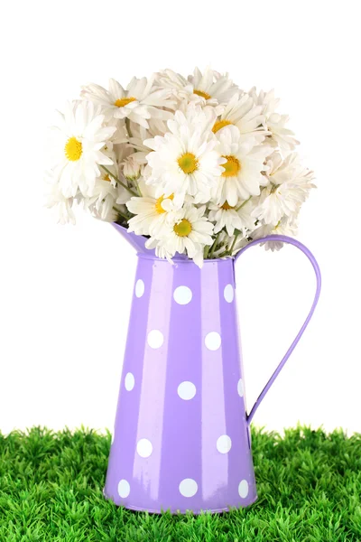 Flowers in vase on grass isolated on white — Stock Photo, Image