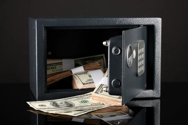 Açık kasa siyah izole para — Stok fotoğraf