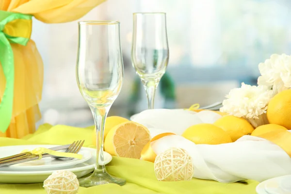 Güzel tatil Tablo ayarı ile limon, yakın çekim — Stok fotoğraf