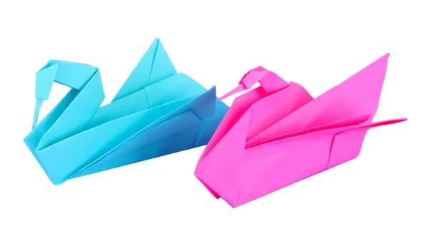Łabędzie origami na fioletowym tle — Zdjęcie stockowe