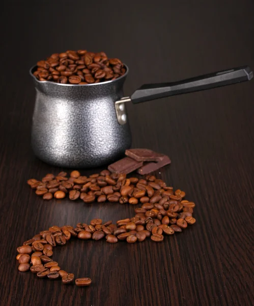 Cafetera sobre mesa marrón —  Fotos de Stock