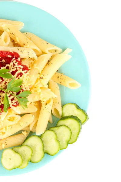 Plato de pasta Rigatoni con salsa de tomate aislada sobre blanco —  Fotos de Stock