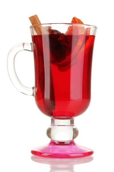 Duftender Glühwein im Glas isoliert auf weiß — Stockfoto