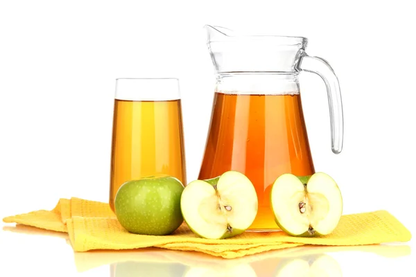 Fullt glas och kanna av äppeljuice och äpplen isolted på vit — Stockfoto