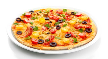 plaka üzerinde beyaz izole lezzetli pizza