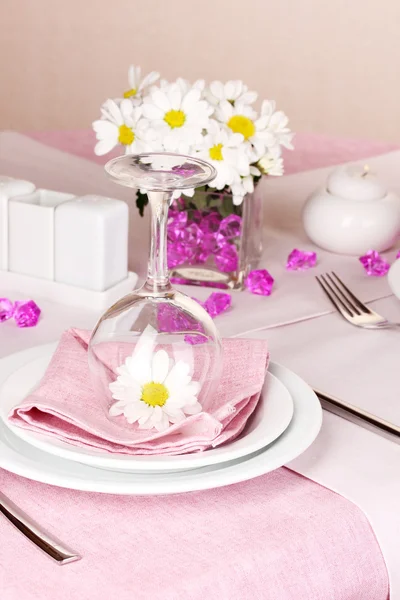 Elegant table setting in restaurant — Stock Photo, Image