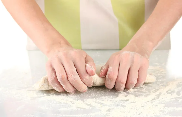 Příprava těsta pizzu izolované na bílém — Stock fotografie