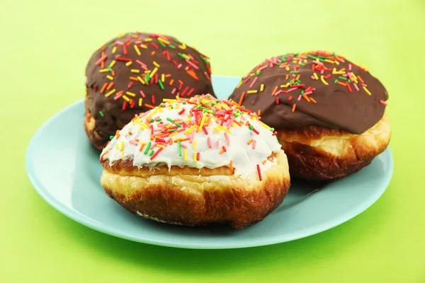 Smakelijke donuts op kleurplaat op kleur achtergrond — Stockfoto