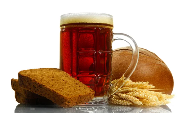 Tankard of kvass and rye breads with ears, isolated on white — Stock Photo, Image