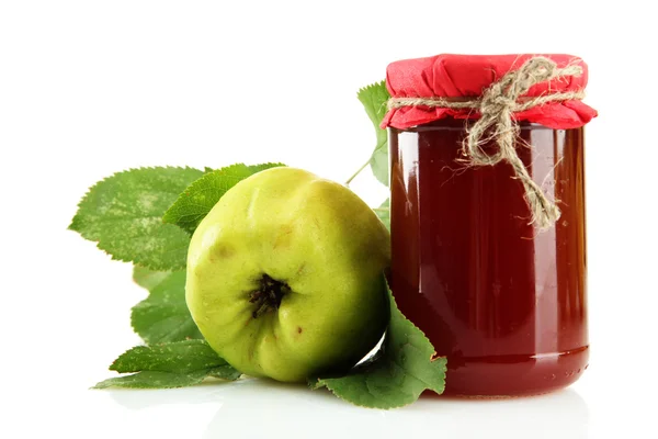 Jar of jam and quinces with leaves, isolated on white — Stock Photo, Image