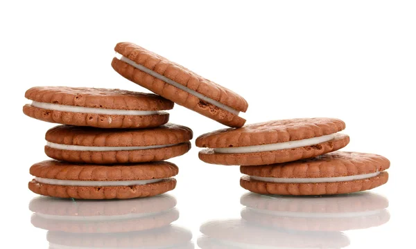 Chocolade koekjes met romige laag geïsoleerd op wit — Stockfoto