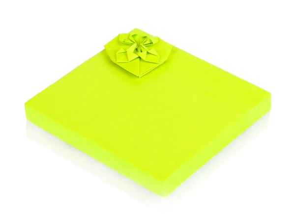 Note verdi appiccicose isolate su bianco — Foto Stock