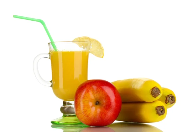 Delicioso suco de frutas múltiplas isolado em branco — Fotografia de Stock