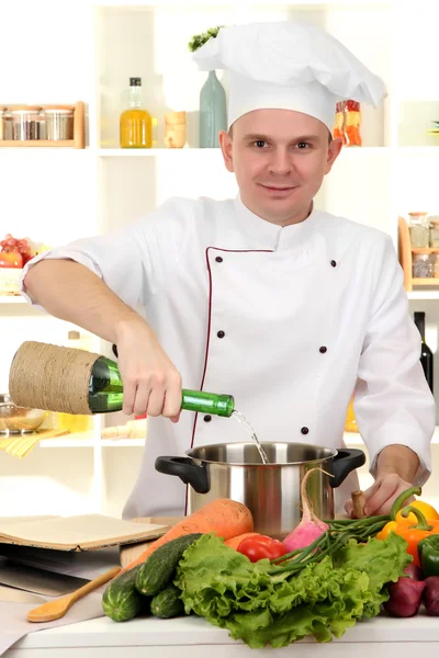 Chef cooking in kitchen — Stock Photo, Image