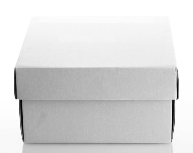 Kağıt kutusu, üzerinde beyaz izole